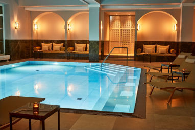 Steigenberger Grandhotel & SPA Petersberg: Pool