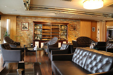 Steigenberger Graf Zeppelin: Bar/Lounge