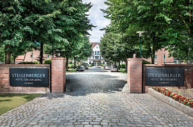 Steigenberger Hotel Treudelberg : Exterior View