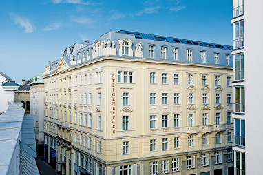 Steigenberger Hotel Herrenhof: Exterior View